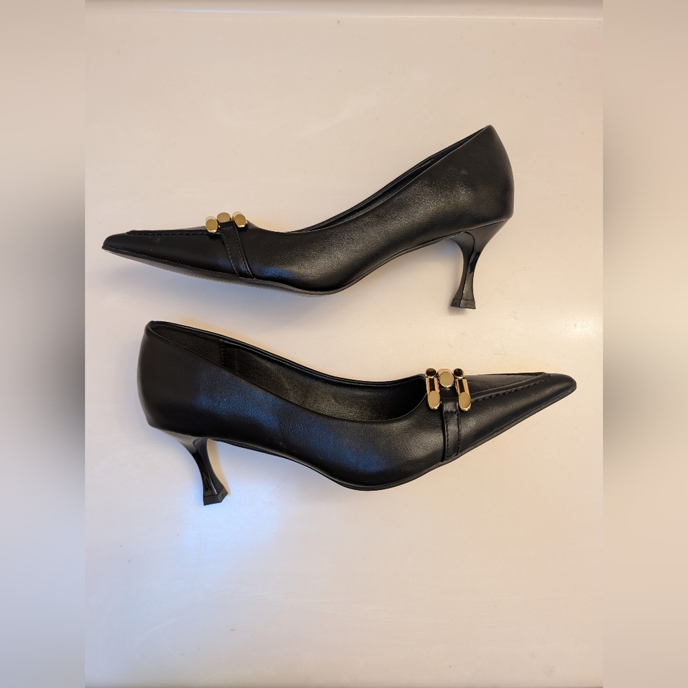 Cuccoo Biz Chic Pump with Gold Accents